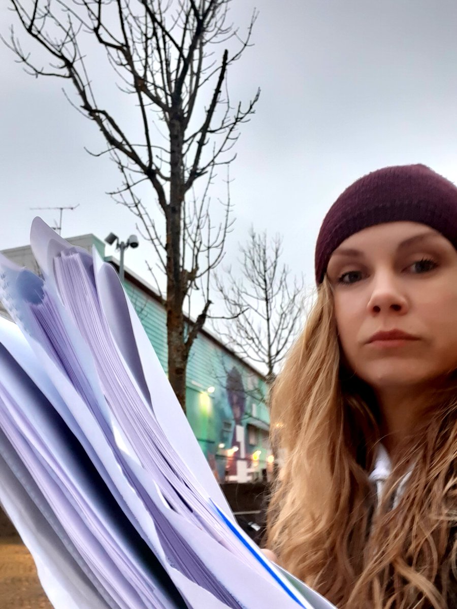 FrejeFrilans's tweet photo. JUST NU: På plats i Bergsjön, fått ut en hög med papper som jag fått ut med hjälp av fullmakt från Christin och snabb handläggning av stadsdelen Östra. 
Ska läsa, och sen kolla av med Christin och de anhöriga om vi fått det vi faktiskt begärt ut... https://t.co/qGW8SlA1jJ