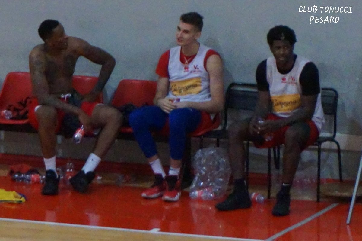 ClubTonucci's tweet photo. FINE ALLENAMENTO DI OGGI ...Williams,Drell, Barford. #Meno2aPitoiaPesaro #ForzaVL https://t.co/68xI7idS06