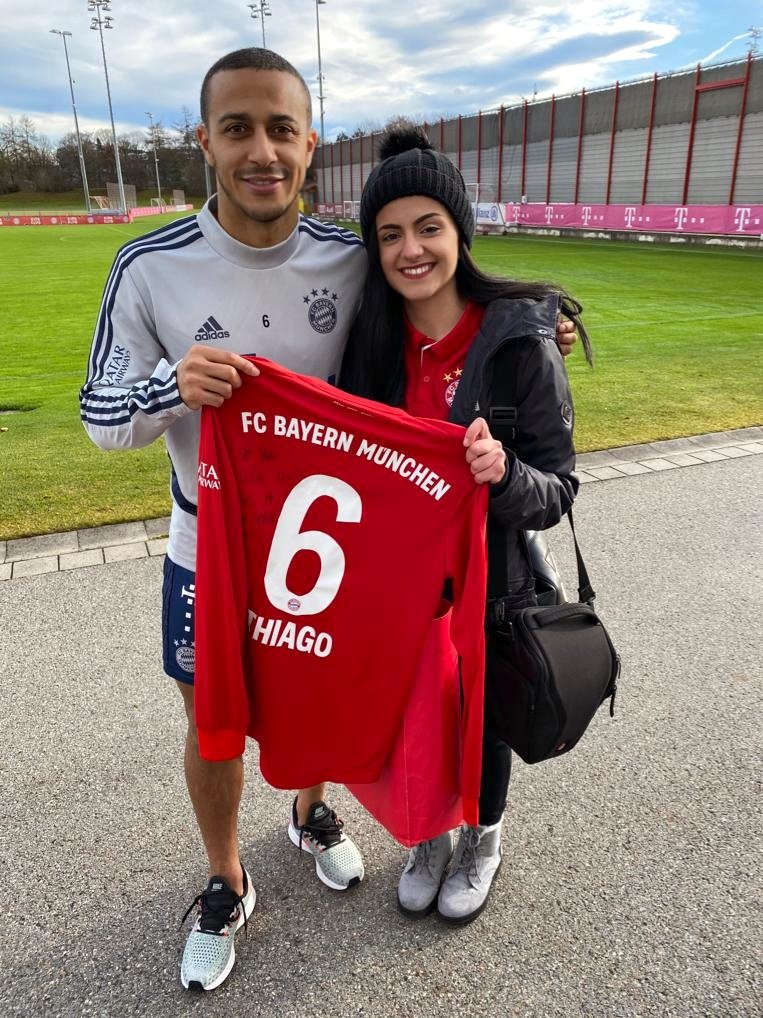 thia6oal's tweet photo. WHAT. A. DAY. 😍 After 1,841 days of work, tries, smiles, tears, failed plans and everything else in between - I met my idol, @Thiago6. I got to talk to him for a few minutes, got his signed matchworn shirt and finally got to thank him for everything in person! I'm so blessed. ❤️ https://t.co/odKErJWH6Q