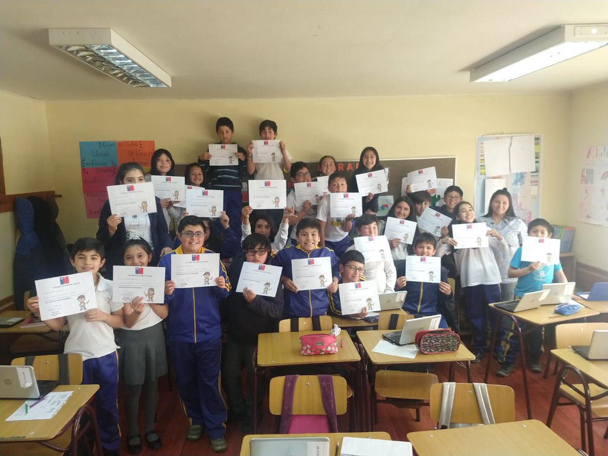 futa_escuela's tweet photo. Con mucha alegría queremos socializar con nuestra comunidad educativa el gran trabajo efectuado durante estos años por el Programa de Salud Oral JUNAEB que se desarrolla en el establecimiento. 
Al gran equipo de trabajo ¡Gracias por todo! ¡Nos vemos el 2020! https://t.co/ksV947Ap6O