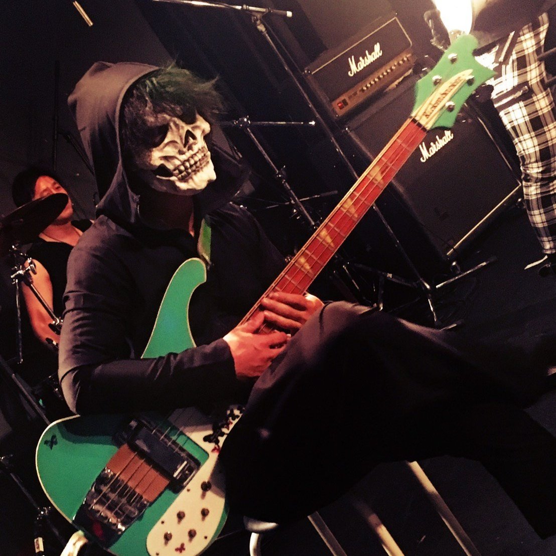 ttttttttts19711's tweet photo. 【告知】
#LiveImpact Vol.100
〜The Final〜

2019/12/28(日)
enn 2nd＆3rd
※1枚のチケットで2会場どちらでも観覧いただけます。

2nd( OP 14:30  ST 15:00)
3rd ( OP 15:00  ST 15:30)

前売り￥2000
当日￥2500(D別)

#Marshmallowmonstercrazy
vo.Doku Rock
Gu.巧
Ba.修二
dr.アキ(サポート) https://t.co/xcXevbMn68