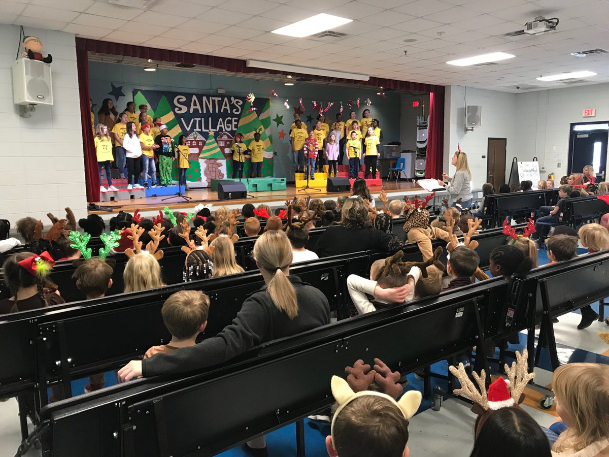 LakeviewStars's tweet image. Lakeview Holiday Show! ⁦⁦@Gwd50Schools⁩