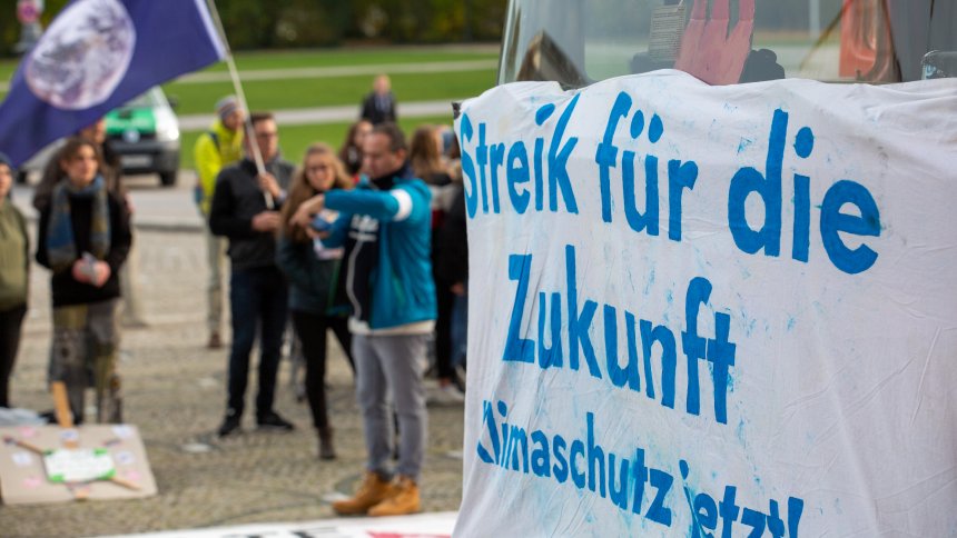 Bayern: Gestreikt fürs Klima - Schüler dürfen nicht mit auf Exkursion nach Berlin  dlvr.it/RLf7Xb