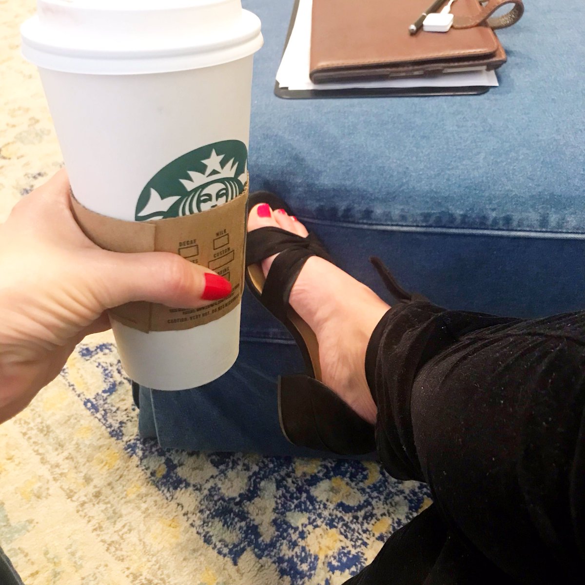 Jen_Ferguson's tweet image. So my adolescent patient informs me that I wore the same black pants last week, and I should keep better track 😳😂 I’m going with what is clean and doesn’t need to be ironed right now 👏🏻 #therapistproblems #teenagers #fashionista #WomenInMedicine #lol