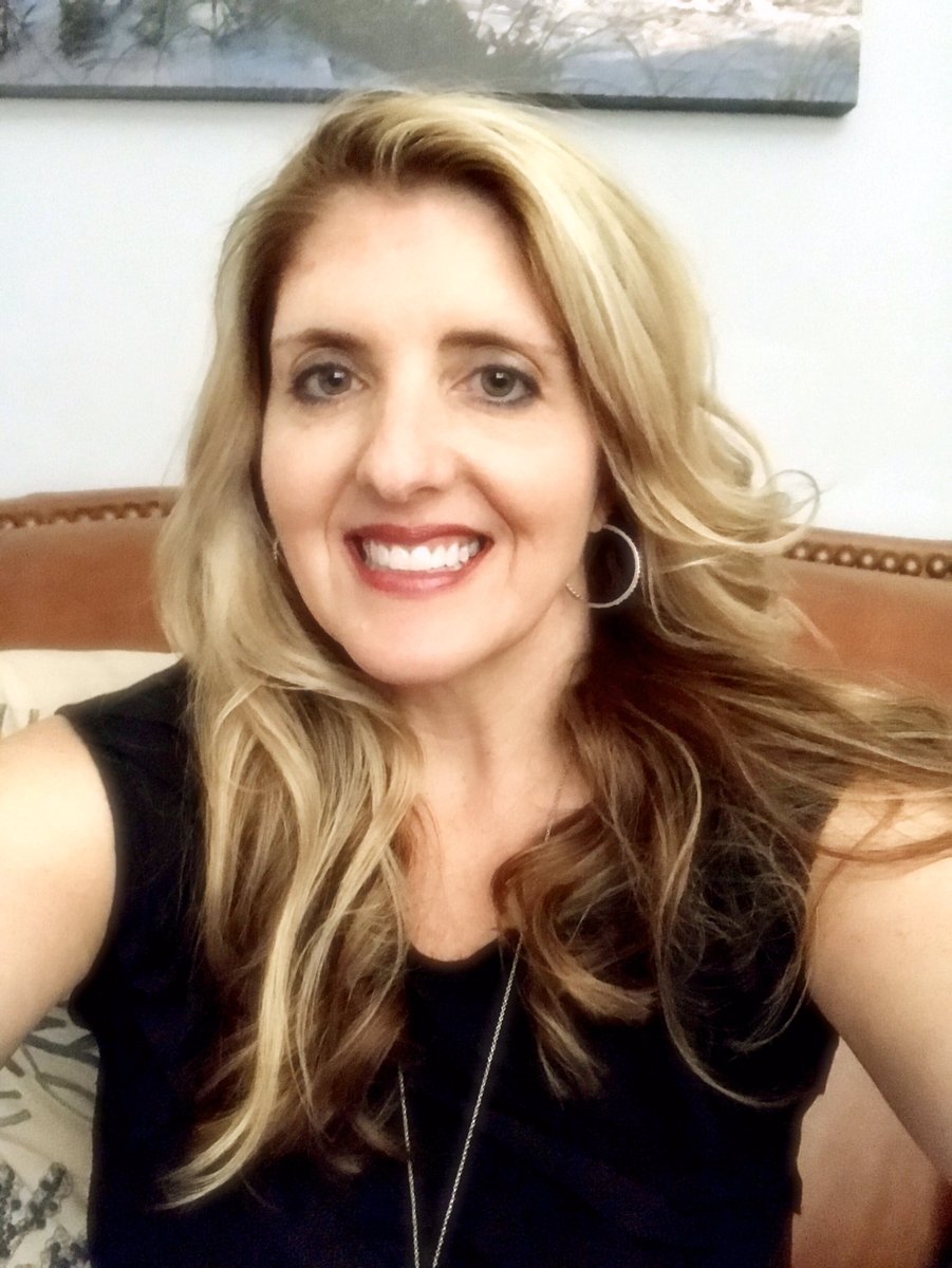 Jen_Ferguson's tweet image. So my adolescent patient informs me that I wore the same black pants last week, and I should keep better track 😳😂 I’m going with what is clean and doesn’t need to be ironed right now 👏🏻 #therapistproblems #teenagers #fashionista #WomenInMedicine #lol