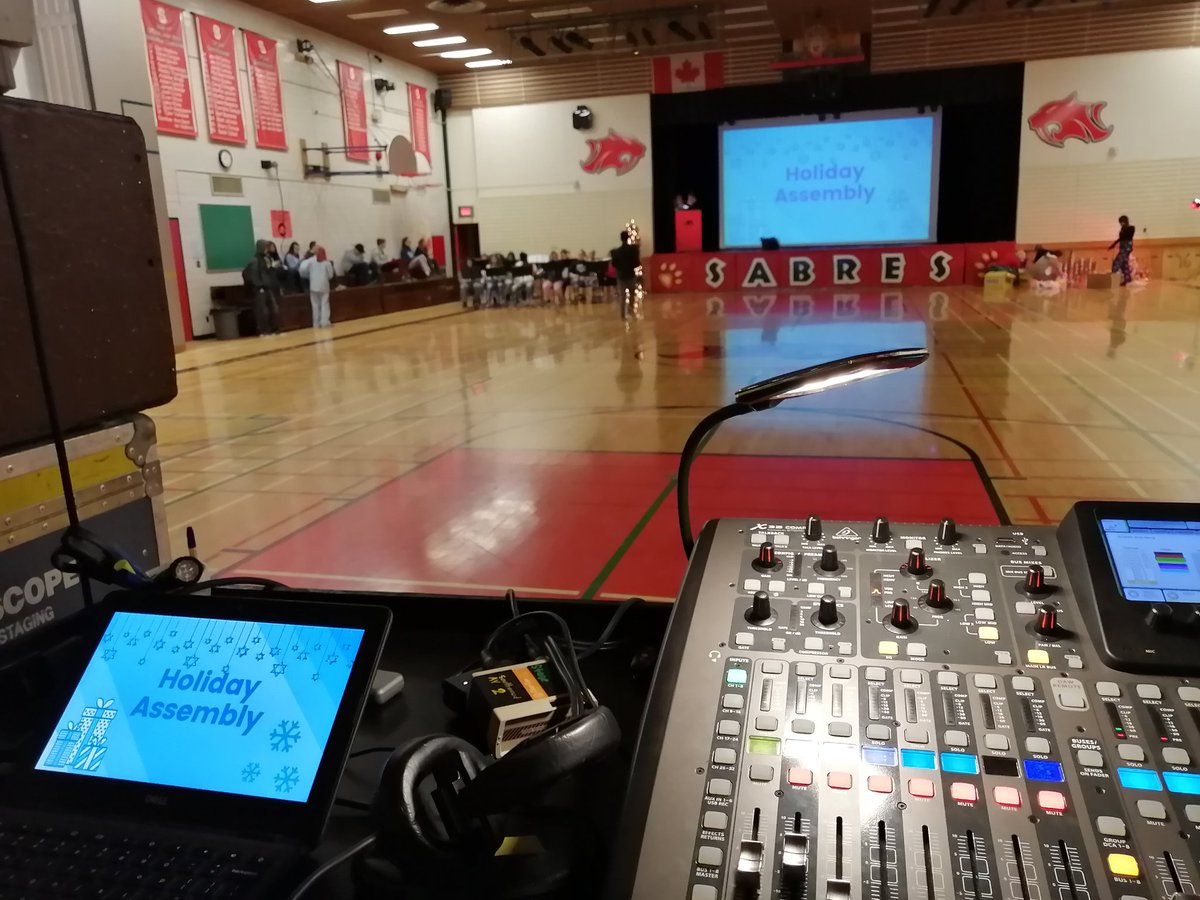 mcdot8953's tweet photo. Oh what fun.... tech for the holiday assembly today! https://t.co/Oo96Z9fFKd