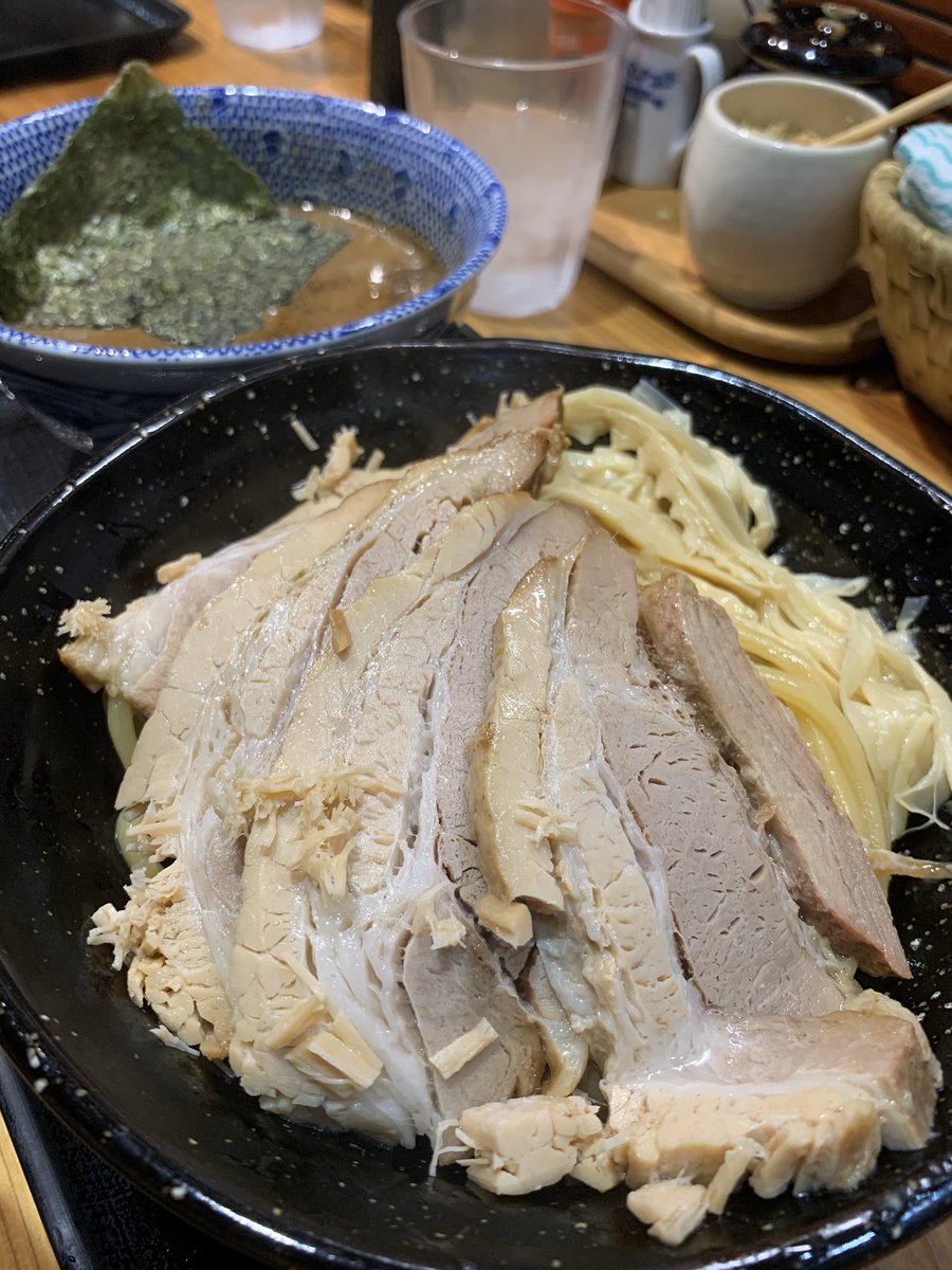 楽園堂 久しぶりに ラーメン 投稿 ララガーデン春日部 でイベント終了後 一旦帰社 仕事を片付けて また春日部へ 今日はたまらなく 金狼 の つけ麺 肉増し 気分 最後まで飽きずに美味しく食べられるんです 年内最後かなと思ったけど