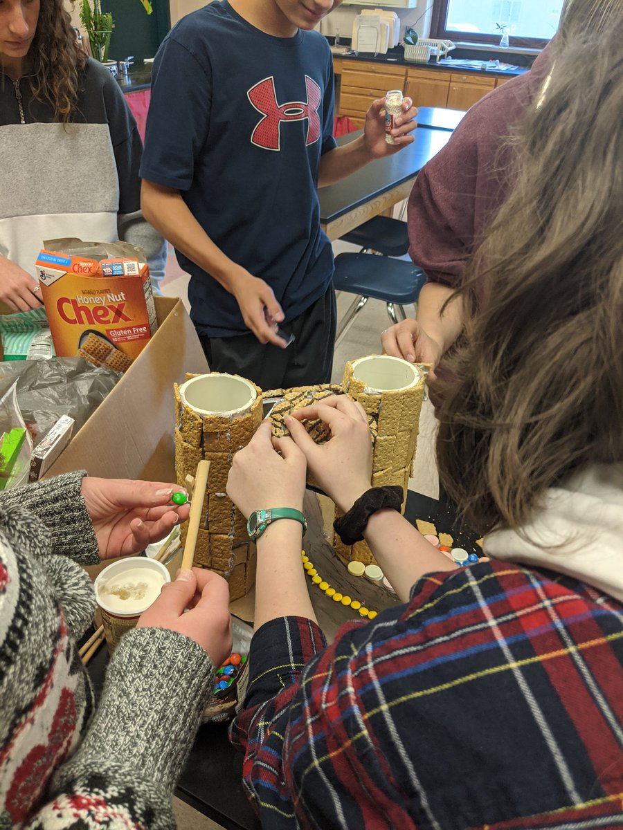 Here's a peak at our advisory Gingerbread Contest! Stay tuned for the completed project! Great teamwork happening up here #Advisory302 @skhsrebels @JRapportSKHS @AgnesPelopida @tom_cauchon @DrinkwaterCorey