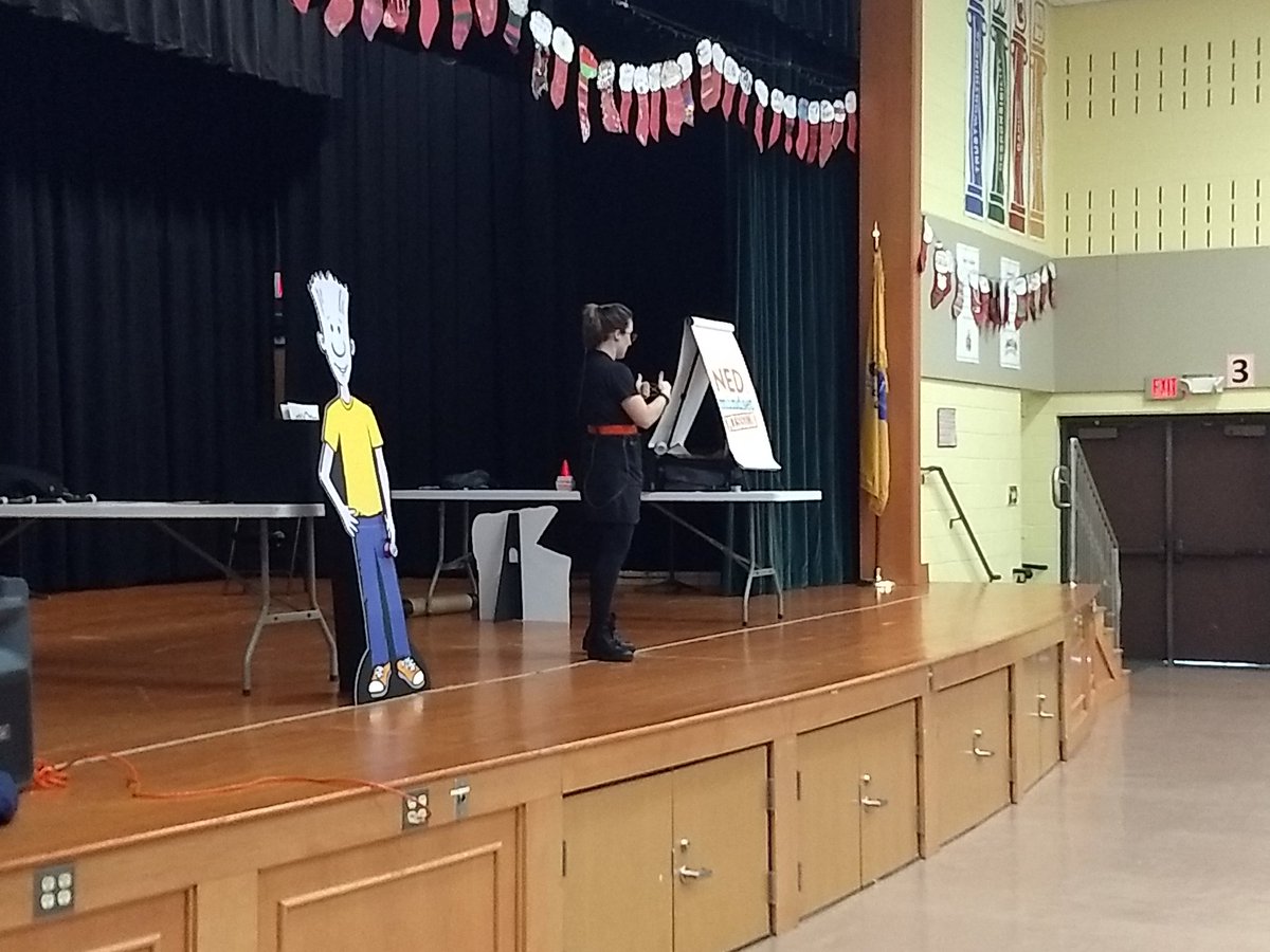 ThomasPDenning1's tweet image. What an amazing audience our Frog Ponders were for Ms. Alexis from NED! What a great assembly leading into break! #LEHSD #NED #YoYoTricks