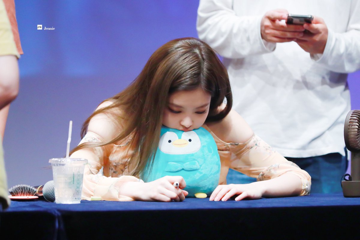 JENWONDER_COM's tweet photo. MISS YOU 🖤
#블랙핑크 #제니 #BLACKPINK #JENNIE https://t.co/o44CvnBDZm