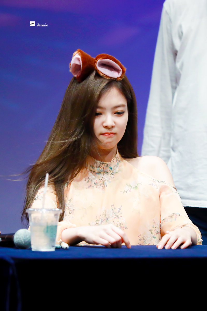JENWONDER_COM's tweet photo. MISS YOU 🖤
#블랙핑크 #제니 #BLACKPINK #JENNIE https://t.co/o44CvnBDZm