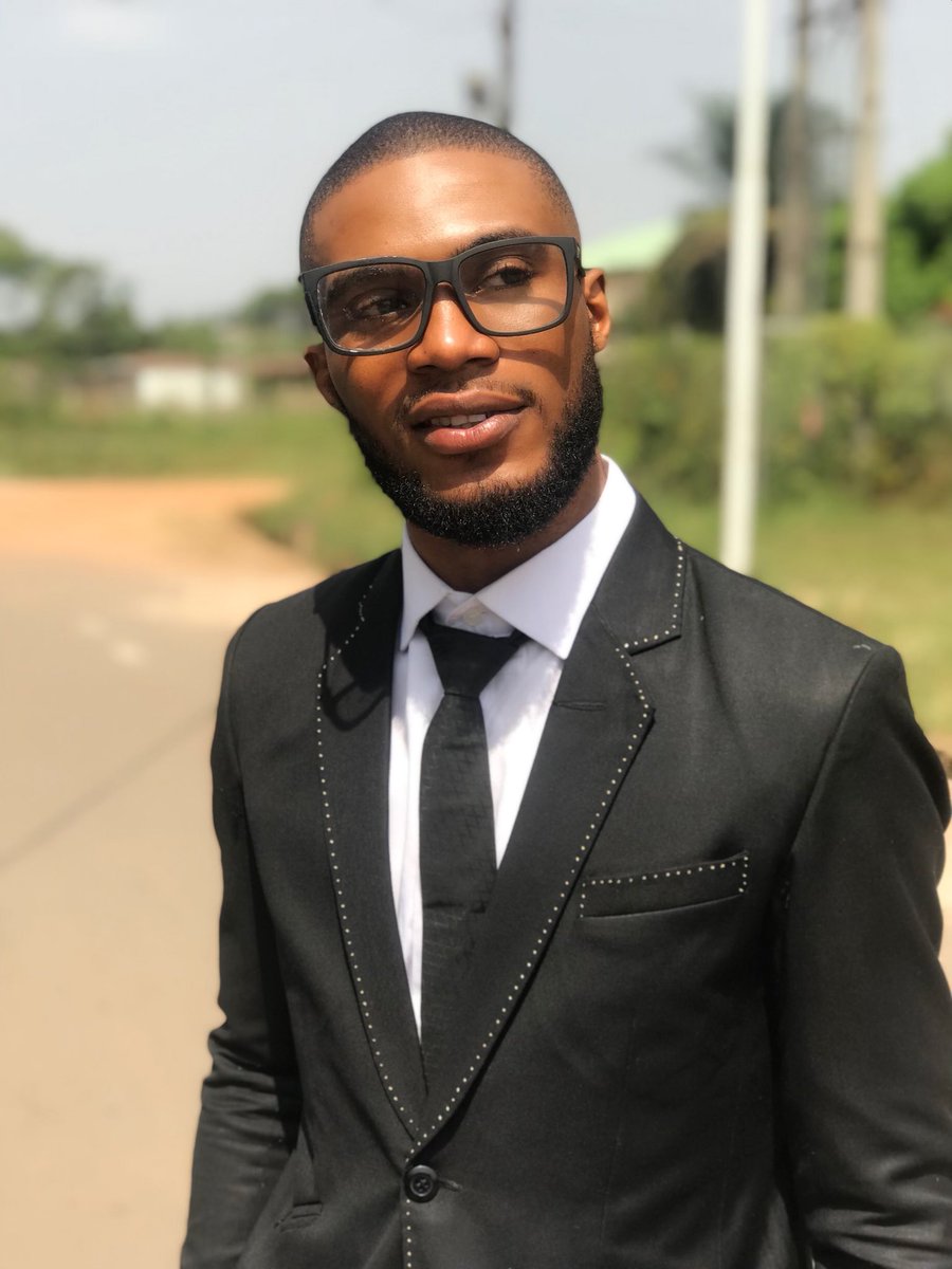dkingkelvin7's tweet photo. Thanks 2 God all mighty 4 a successful project defense📘

Fully dk🤴ng now......
#teamdking

Signed✍️..........dk🤴ng https://t.co/25T0qCK5vw