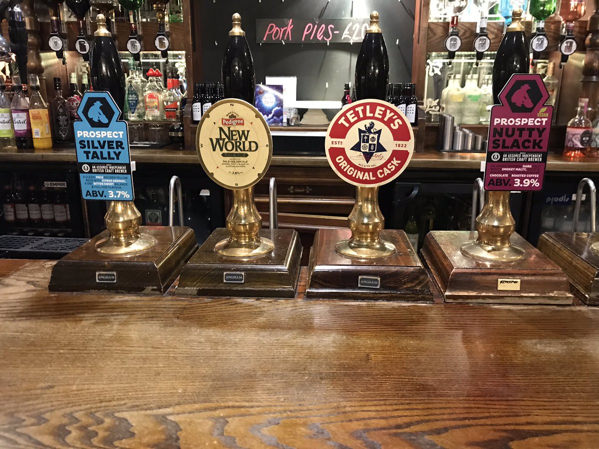Christmas has come early at the Cherries with these beauties on the bar:
#silvertally #newworld #nuttyslack <a href="/prospectbrewery/">Prospect Brewery</a> @MarstonsBrewery <a href="/TetleysBeer/">Tetley's Beer</a>
