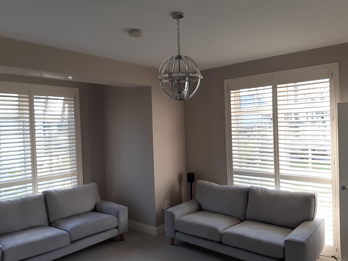 BrantryBlinds's tweet photo. Couple of huge classic shutters fitted this morning in this stunning home.
Slat width a 73 ml and the colour is pearl. They have a mid real break and hidden tilt controls absolutely stunning way to dress these huge windows &amp; no need for bulky curtains. ❤❤❤ https://t.co/p0jvSXeRv1