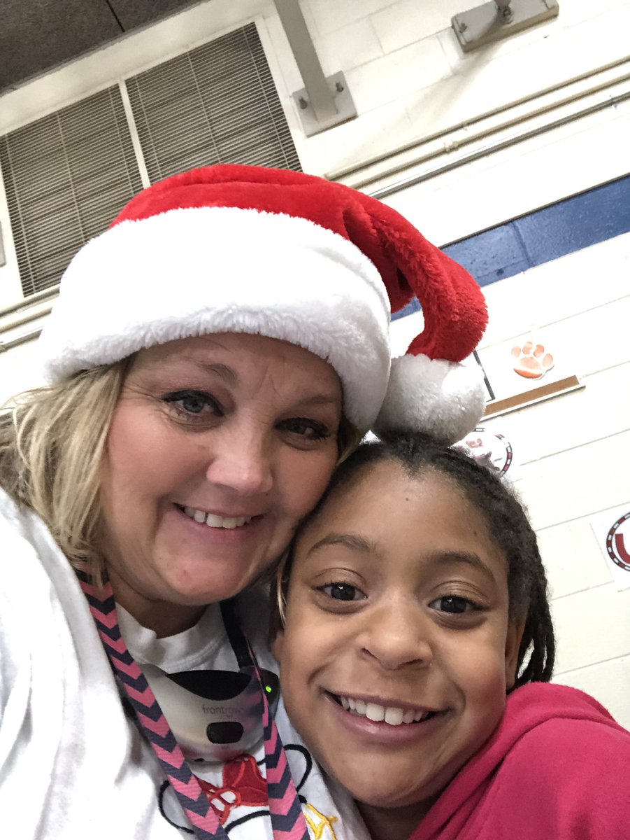 stcatlett1's tweet photo. #studentfacultygame #ithinkiscored238points #ilovethesekids @Trevvett_Elem https://t.co/5s8LEbUGF1