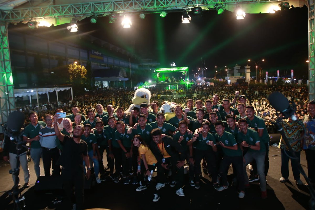 PSSleman's tweet photo. Skuat Super Elja tak mau kalah ikut dalam keseruan dalam #CRVSDFST malam ini! 

#PSSleman #BCSforPSS https://t.co/Ciz6aNV9Gn