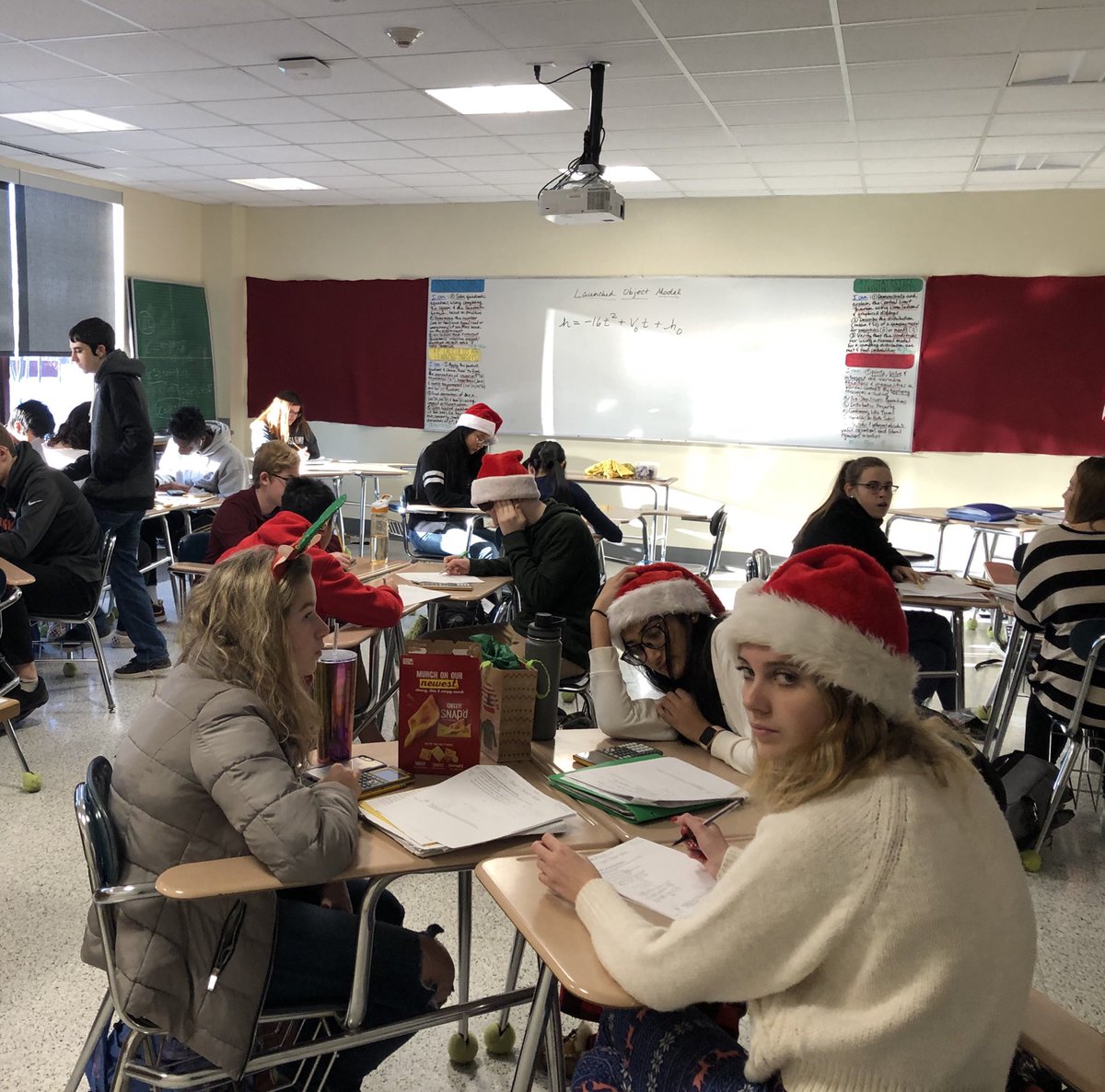 PrincipalWlhs's tweet photo. #WLHS#HappyHolidays! https://t.co/rzYpXGbOfR