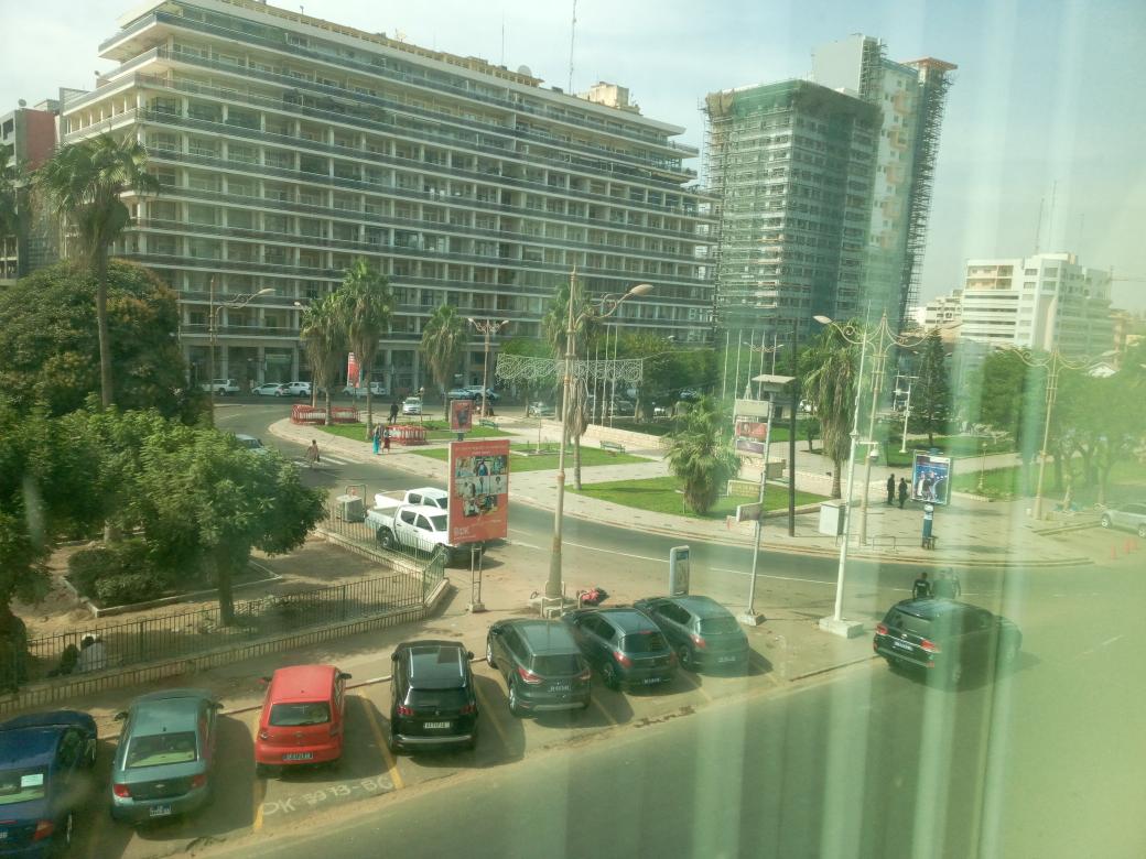 ibfall8's tweet photo. #Senegal #Kebetu Manifestations non autorisées à la place de l'indépendance: les employés ont de sérieux problèmes pour rejoindre leurs bureaux. https://t.co/aGcPKrVPYF
