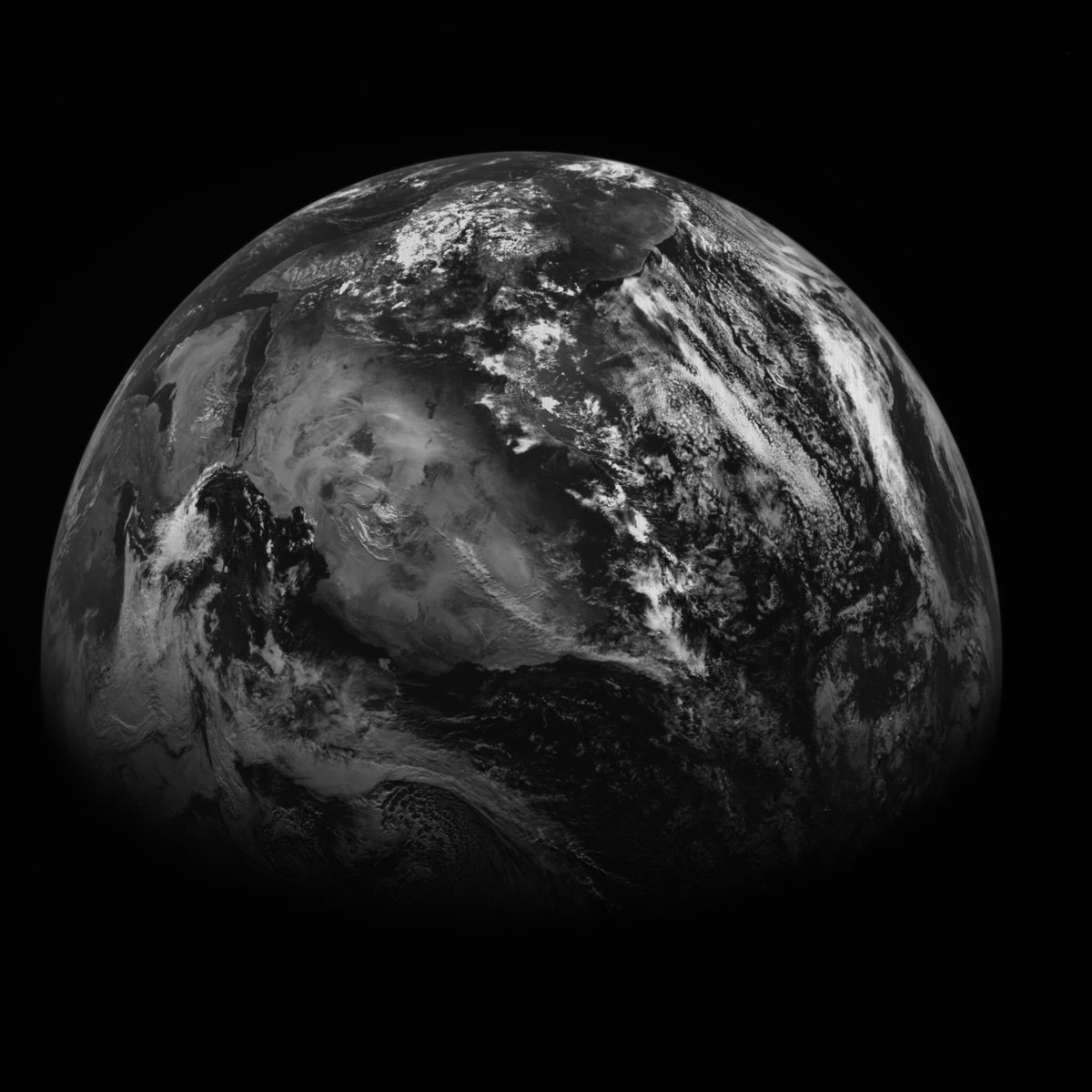 Rosetta_OSIRIS's tweet image. Wonderful images of our home planet Earth. This one is from the swing by in Nov 2009. rosetta-osiris.eu/image/WAC_2009…