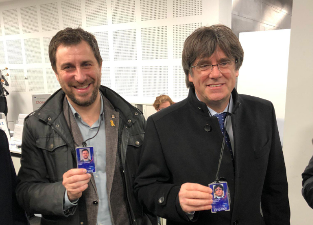 DianaRibaGiner's tweet photo. Benvinguts @KRLS i @toni_comin! Avui és un gran dia per a la democràcia; per als drets i les llibertats de tots els ciutadans; i, sobretot, és un gran dia per Europa. Seguirem lluitant perquè @junqueras pugui sumar-se aviat a aquesta fotografia! https://t.co/hwFnt9ZmWd