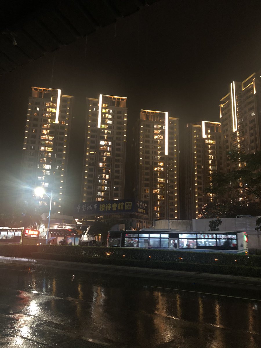 rrrow0325's tweet photo. 妳每次一個小不爽 都動作很大丟東西甩門之類的
-
是阿 今天我邊拉襪子邊幫你開門
你也是認為我在不爽
雖然這是冤枉、誤會
但我還是道歉了 說了對不起 也反省了
你 似乎沒看見 https://t.co/en04ceaTrG