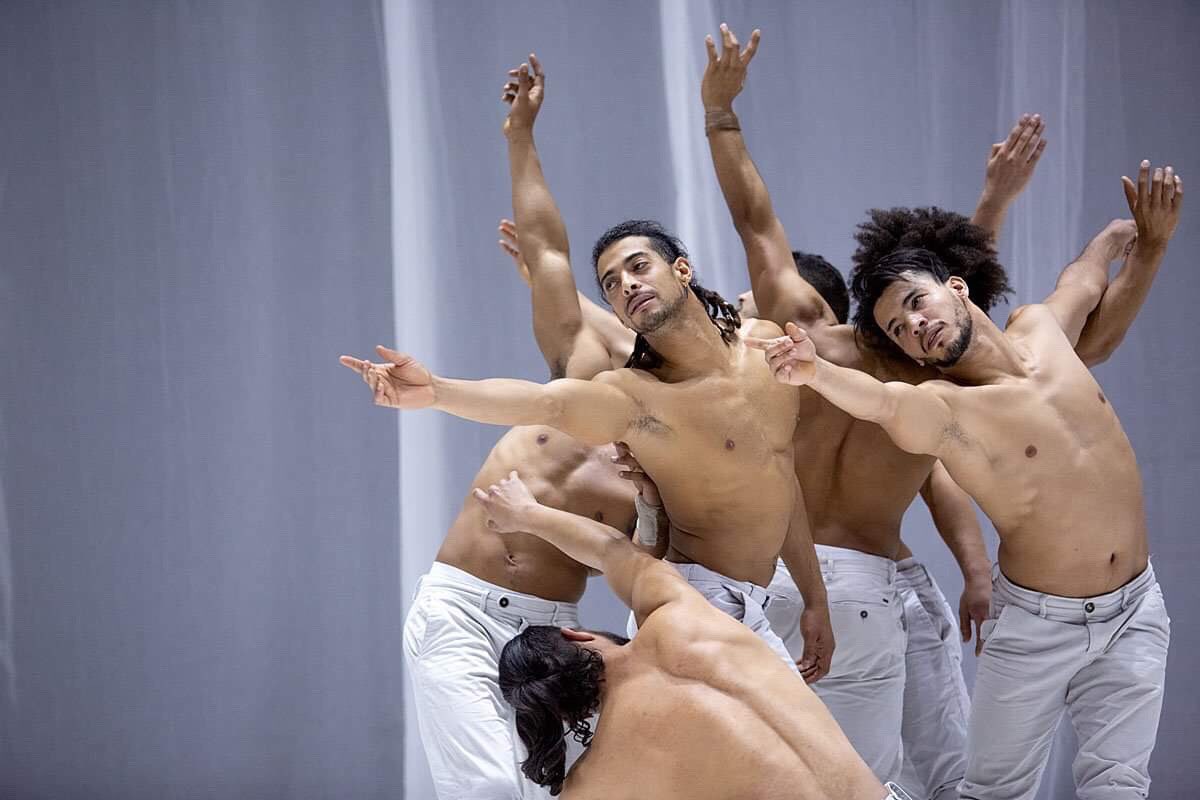 HerveKoubi's tweet photo. Ce soir...
#boysdontcry #hervékoubi #fayçalhamlat #thebest #compagniehervekoubi #hervekoubi #compagniehervékoubi #dance #art #mixitéculturelle #maledancers #mendance #realmendance #boysdancetoo #hervékoubiandhismaledancers #maispasque #mediterranean #pic @didierphilispart https://t.co/DtzEsBL4WG