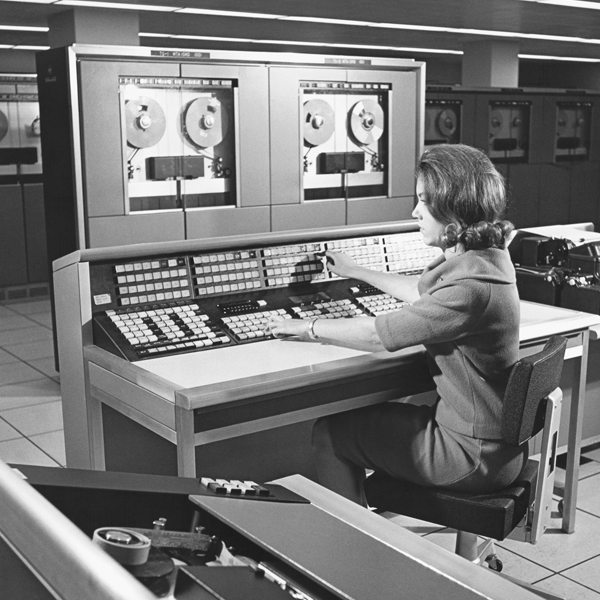 BridgemanImages's tweet image. January is &apos;Clean Up Your Computer Month&apos; across the world. From keeping fans clear of dust to sorting your files, this is the month where you prepare your machine for use in the upcoming year. #cleanupyourcomputermonth  Image: Businesswoman working on a mainframe computer.
