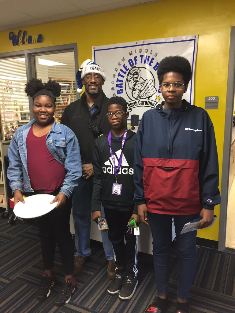 Brogden_MS's tweet photo. 🐏 #weeklybehaviorcore 🐏 #rambucks 🐏 #ramsclubstore Respect 👏Positive Behavior 👏Make Wise Decision👏Self Responsibility https://t.co/hJAgy7MjRb