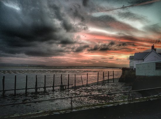 We still have plenty of availability this evening for dinner! Give us a call and get your tables booked!👍🏻 

01654767215 or book online.