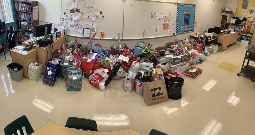 BerkieBulldogs's tweet photo. Another successful year with our AMAZING Holiday Hope program! Holiday Hope, along with the help of Back to Basics, gave over 100 children gifts for the holidays!❤️❤️🎅🏻🎅🏻@kim_linder @BackToBasicsIn1 @pbcsd @BerkieBulldogs https://t.co/4l8i9YFfzL