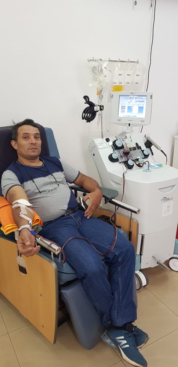 Acá con Julio donando plaquetas por aferesis en su última donación del año en el BSTB
#Bancodesangreposadas