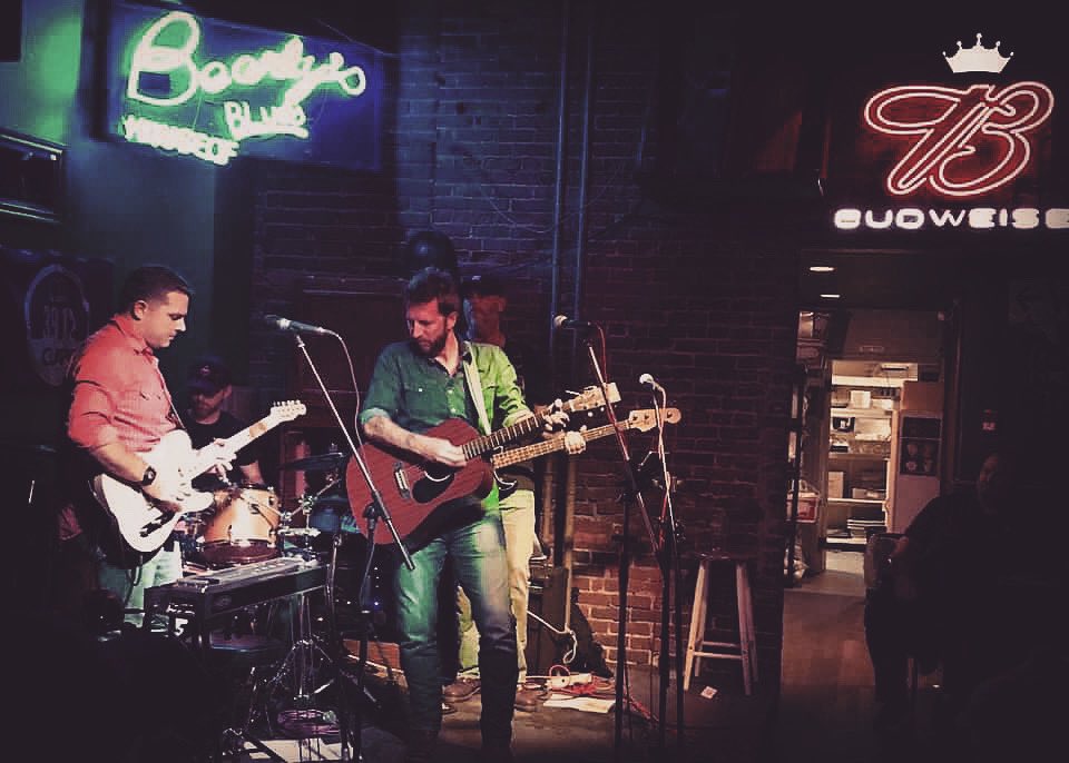 Back at <a href="/BearlysHalifax/">Bearly's</a> tonight!!