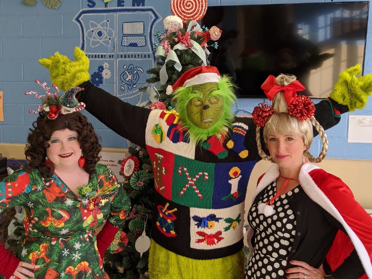 VwsdAOI's tweet photo. Merry Christmas #grinch #STEM #STEAMed #vicksburg #vwsdAOI @VicksburgWarren https://t.co/0OhbOOipC1