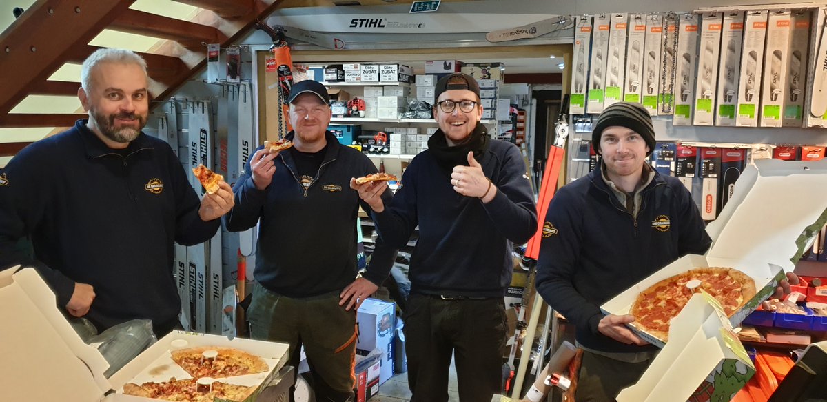 DmChainsaws's tweet photo. Early Xmas dinner courtesy of Arbortec, Very tasty. Thanks Guys.#arbortec https://t.co/STxSZXlTpx