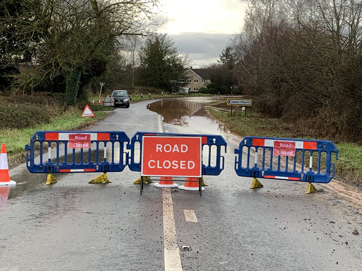 phbroomhead's tweet photo. @HTnewsroom A417 closed Burley Gate to Hampton Court https://t.co/Nsr7z9Kiws