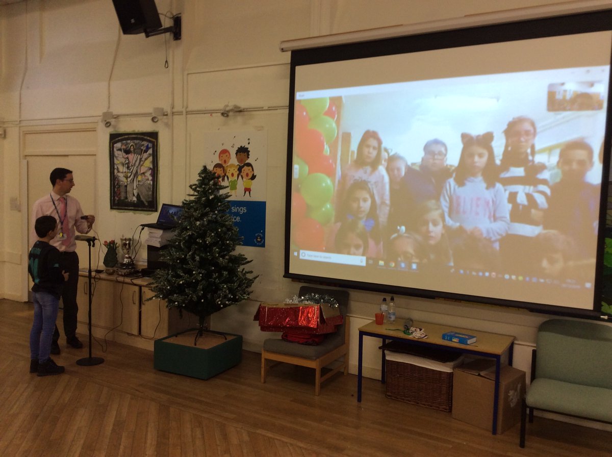 The children in Years 3,4,5 and 6 all had great fun singing Spanish and English Christmas carols and chatting with their pen pals at Colegio Felix in Murcia and Colegio Francisco Noguera in San Jose de la Vega this morning! 🏴󠁧󠁢󠁥󠁮󠁧󠁿🤝🇪🇸