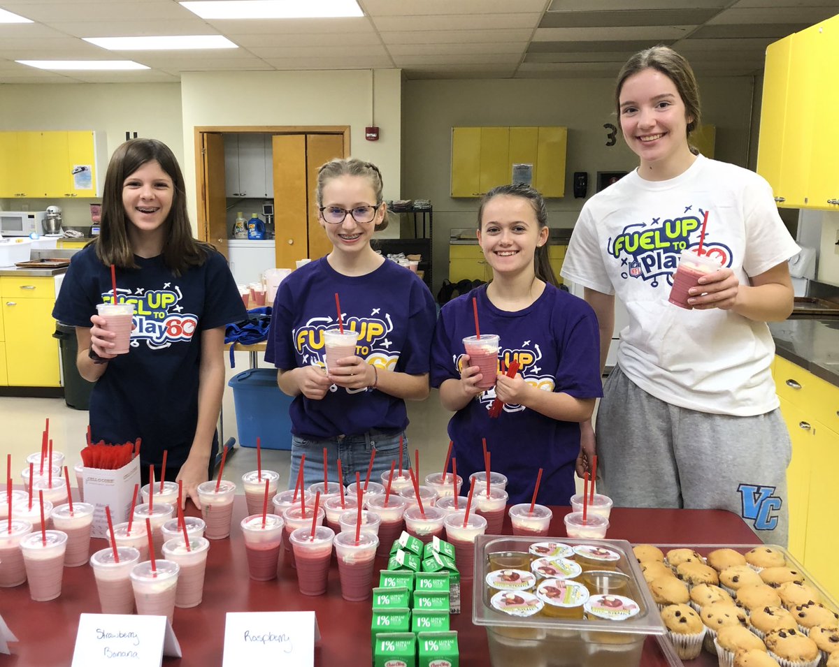 VCFUTP60's tweet photo. Providing smoothies as a breakfast option .  @MidwestDairy @HiLinerBooster @HiLiners @FUTP60 #FuelGreatness @cheerRD https://t.co/92bBV8MzZI