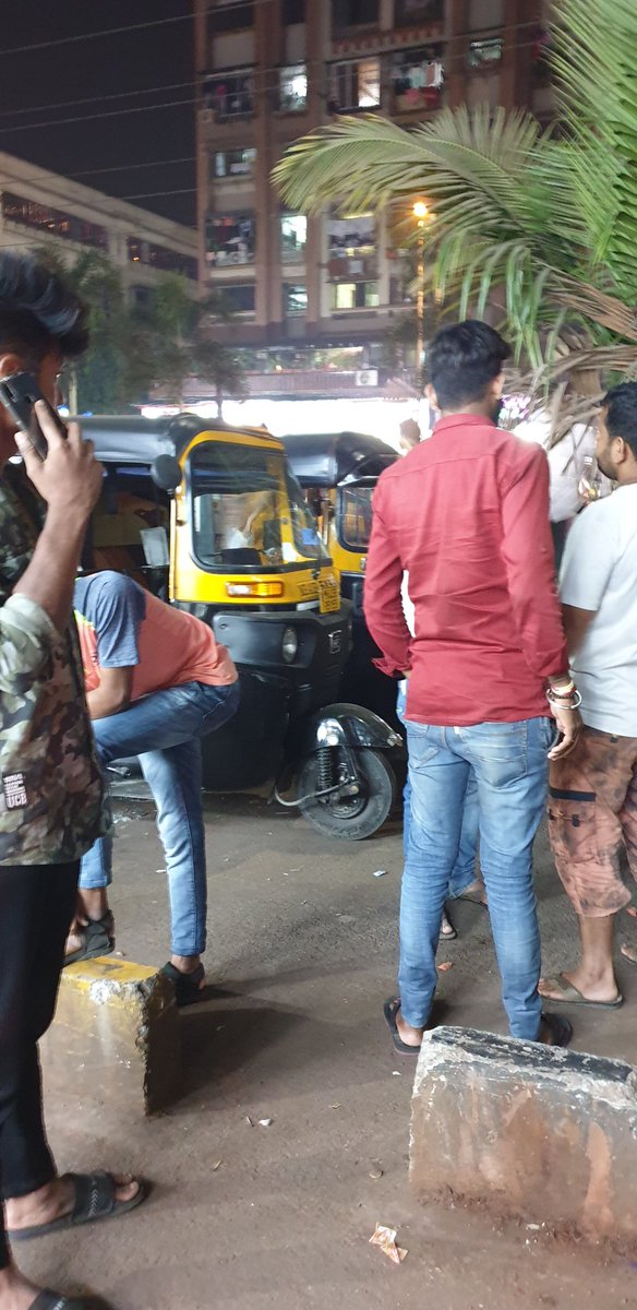 nokia2505's tweet photo. @DGPMaharashtra @Navimumpolice 2 auto parked in the midle of the road at sctor 6 koperkhairne &amp; nt evn a person cn pass.I askd the auto guy to move,they said they will not and if i move, thy said"maar khayega"people surounded advised me they never listen.kindly look into this. https://t.co/icM4eF90pv