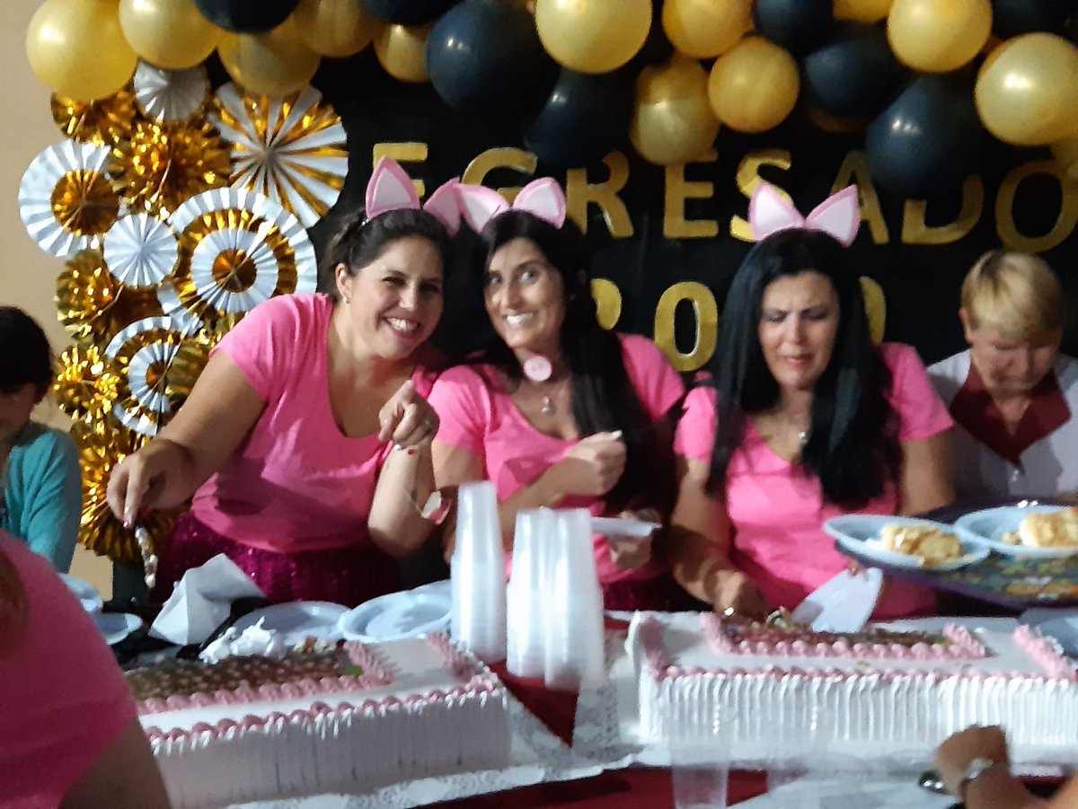 JosephmarySt's tweet photo. 👩‍🎓Egresados kinder 5 👨‍🎓

Fiesta 🥳 con mucha emoción 🥺 y alegría 🤗
#stjosephmarycollege #egresados #kinder5 #unlugarparacrecerfeliz #maldonado https://t.co/Zrcy2zFTfZ