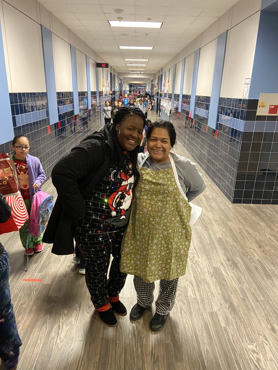 CassiePraise21's tweet photo. #MyCurrentView Many thanks to #MsMaria, your service and warm-smiles, to our scholars every morning! Happy Holiday! https://t.co/GpKSLATlRs