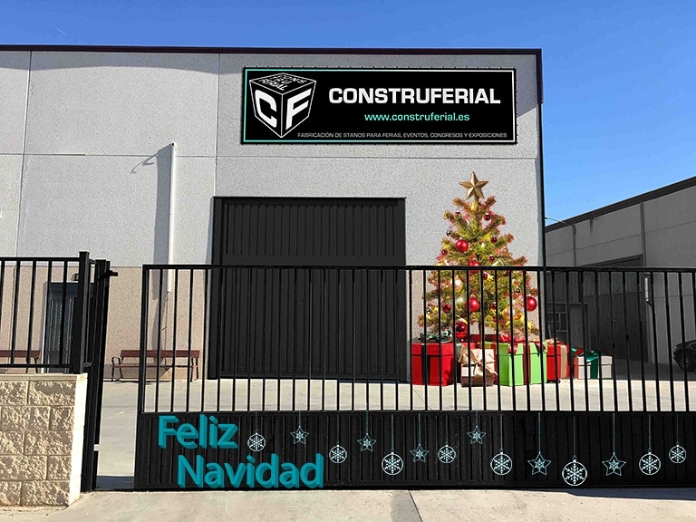 construferial's tweet photo. Nuestro equipo al completo volcado en uno de los #proyectos más bonitos del año, #diseñando una #Navidad llena de sonrisas y momentos entrañables e inolvidables.
Construferial os desea Feliz Navidad.!!! #construferiando https://t.co/oPTC843U8k