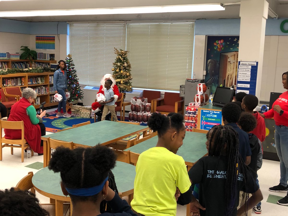 Walker_SpiveyEl's tweet photo. Guess who’s in the building @TheWalkerSpivey ?? #theredsuit Happy Holidays! @CumberlandCoSch https://t.co/QUbfWRpZG0