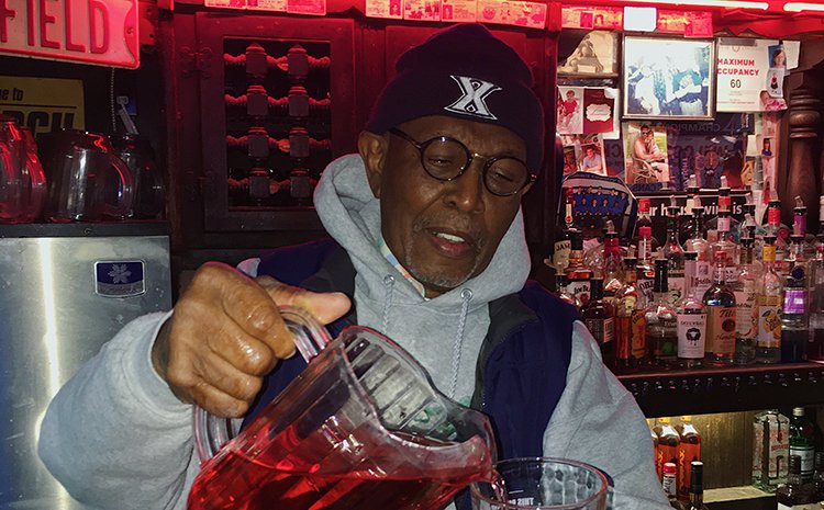 XU_Alumni's tweet photo. A little tribute to one of Xavier’s finest. Thank you Hershel for the laughs and support over the years. ☺️🍻

🔗https://t.co/5z3LKnynq8 https://t.co/OOVzouxG3s