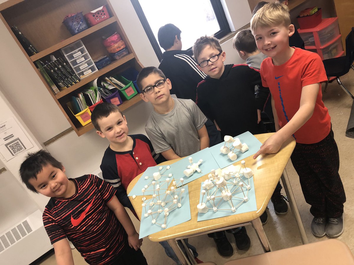 MissMil52158612's tweet photo. The 1st, 2nd and 5th graders got busy this morning building STEM snowflakes!! #HawthorneElementary https://t.co/qAxIRUgvLR
