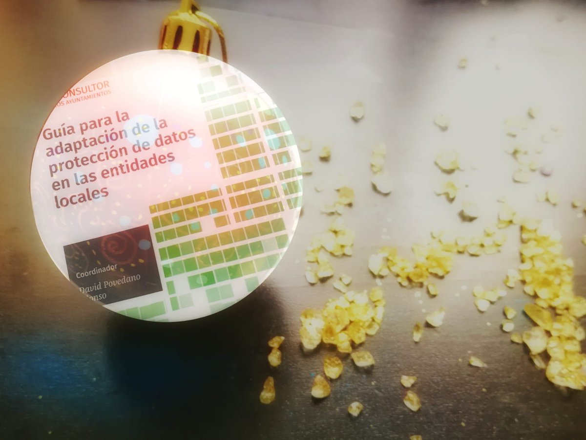SuseleCortes's tweet photo. Por fin llegó mi ejemplar de la Guía para la adaptación de la protección de datos en las entidades locales!! Papá Noel me lo ha traído en forma de bola desplegable 😜
Gracias @WKAdmonPublica @LourdesBernal_R @Beanavarroy y a @pove22 por estar pendiente del envío! Cc @jmburgar https://t.co/gA8DbBHG9w