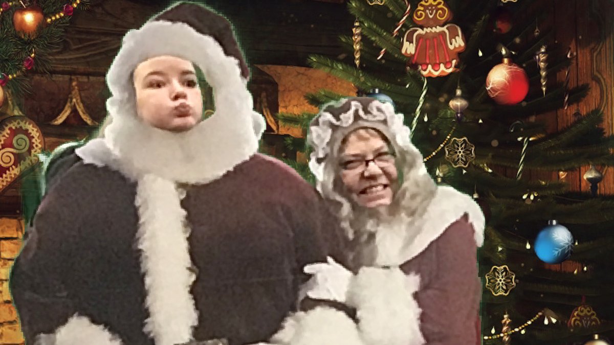 englishteacher8's tweet photo. I LOVE MY KIDSA! GHS Elfies, Selfies and Awkward Family Photos ZellaW LukeA KaytlinH #IvyF #JamesA #JohnL #JacobN #yearofliz #christmas @glndschools @GHSCollier https://t.co/WWFEIb7QvA