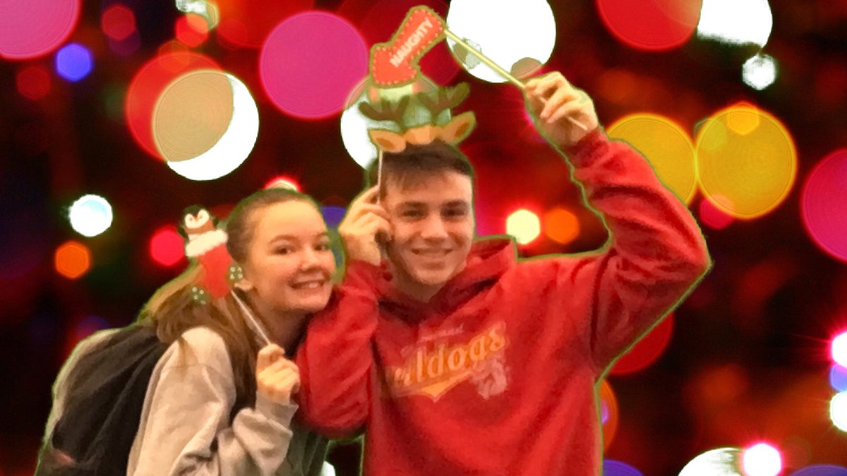 englishteacher8's tweet photo. I LOVE MY KIDSA! GHS Elfies, Selfies and Awkward Family Photos ZellaW LukeA KaytlinH #IvyF #JamesA #JohnL #JacobN #yearofliz #christmas @glndschools @GHSCollier https://t.co/WWFEIb7QvA