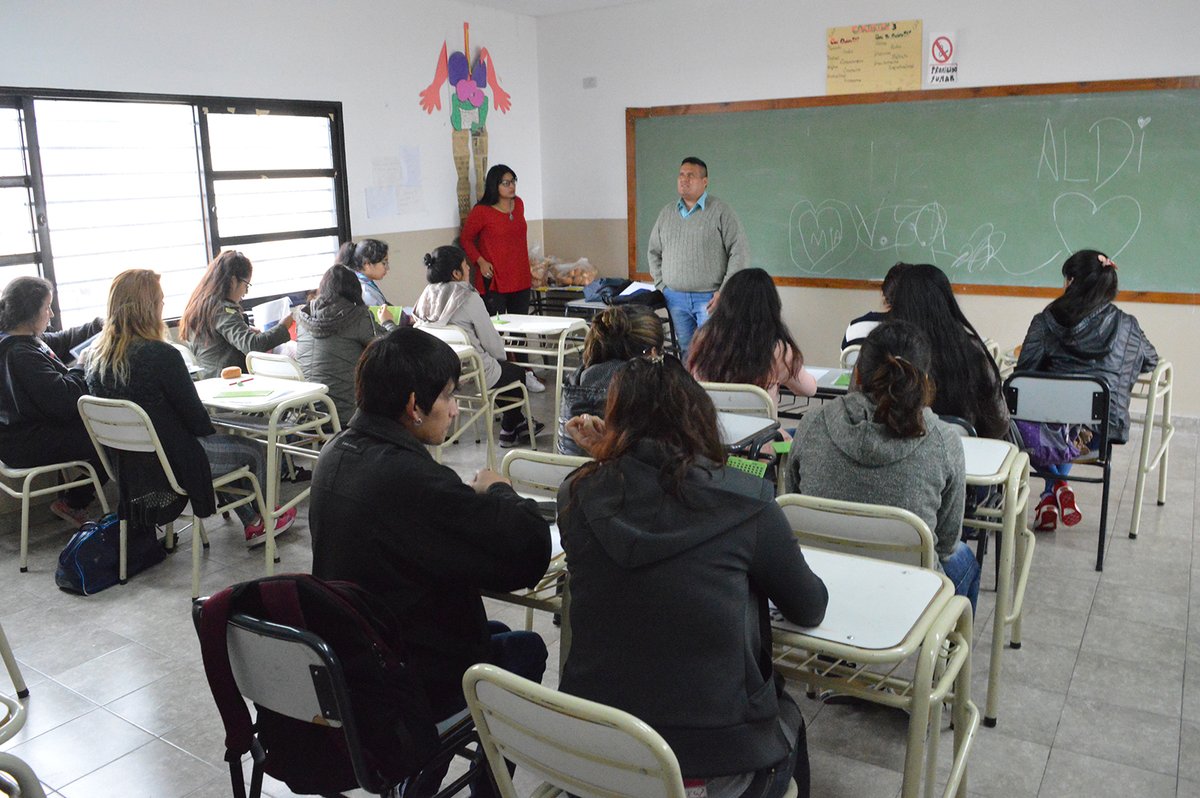 #SOCIAL En febrero se realizarán las inscripciones y renovaciones para las becas municipales
La tarea estará a cargo de la @DesarrolloHSa 
Las instituciones educativas privadas podrán adherirse al régimen de becas para el ciclo lectivo 2020.
municipalidadsalta.gob.ar/prensa/index.p…