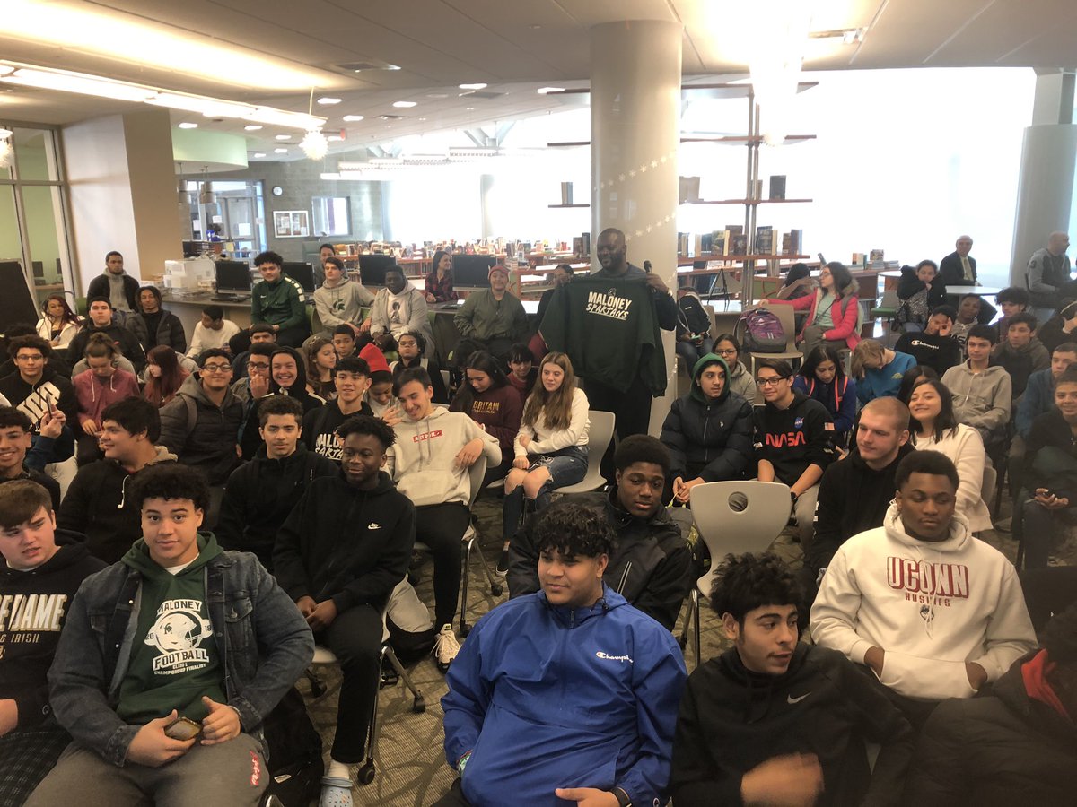 JFlynnLMS's tweet photo. @JarvisGreen meeting @MHS_SpartanFB and getting a spartan sweatshirt! #MaloneyMYM @MaloneyMemos @MaloneySpartans @straubmhs @lyons_barton @mft1478 @TomBrady https://t.co/Ojq3Yyw8Fw
