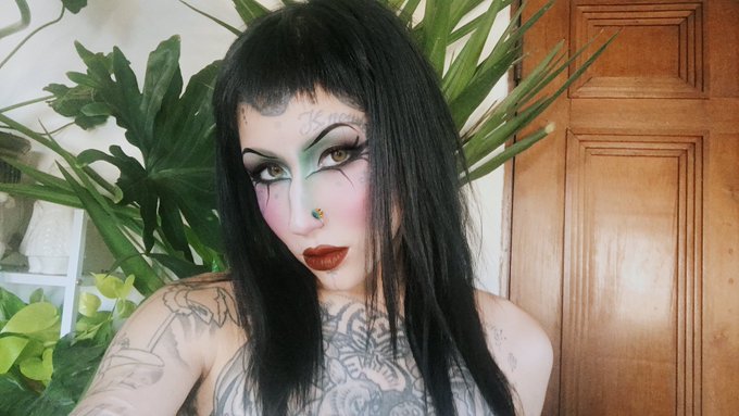 Been hella depressed but at least I&rsquo;m still hot. https://t.co/QZrP7QlrAJ<a href="/tag/20ninescene"class="tags"><span>#20ninescene</span></a>